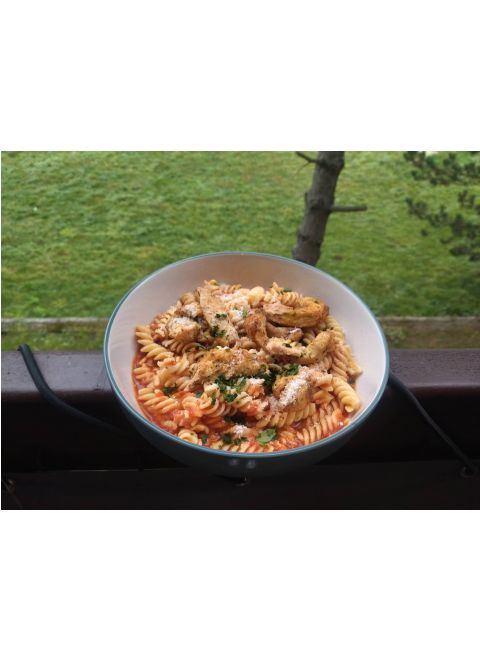 Fussily s pomodoro omáčkou a grilovaným kur. mäskom, parmezán