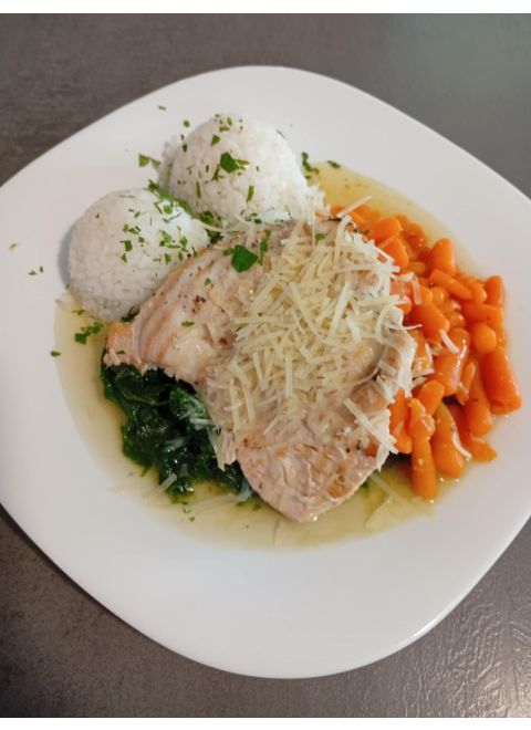 Kurací steak na špenáte a baby karotke 150g, ryža