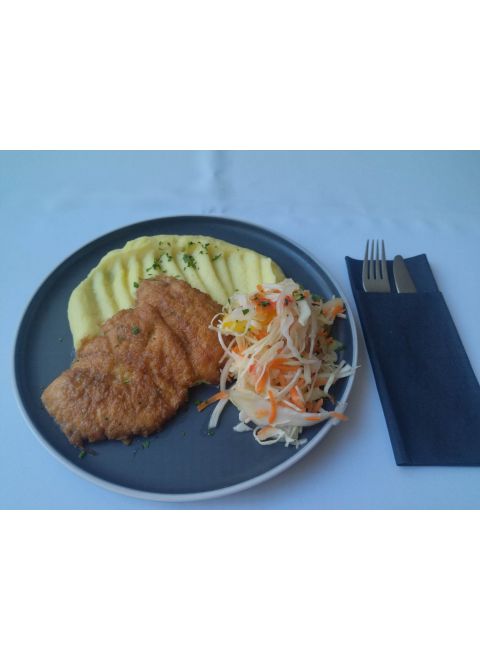 Lahôdkový kurací rezeň 150g, zemiaková kaša, čalamáda