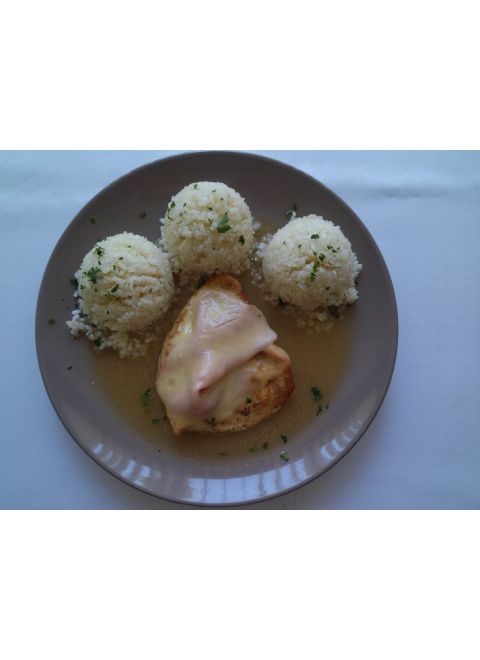 Kurací plátok zapekaný so syrom a šunkou 150g, ryža