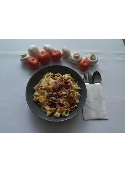 Pappardelle so sušenými paradajkami a šunkou