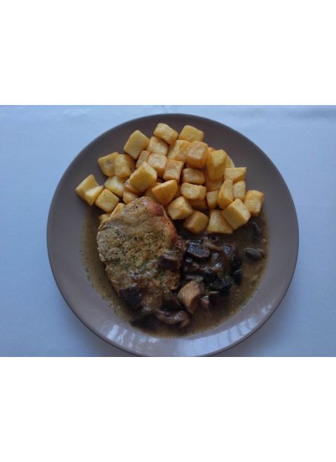 Bravčový steak na hubách 150g, opekané zemiaky