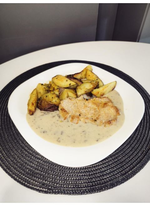 Bravčový steak na šampiňónovej omáčke 150g, americké zemiaky