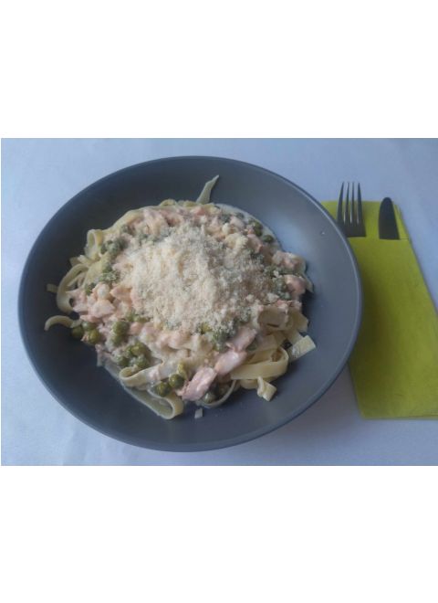 Tagliatelle s lososom a smotanovo - hráškovou omáčkou