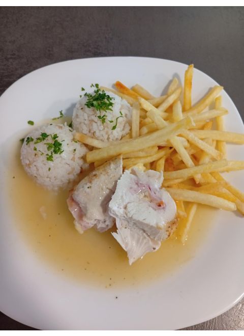 Prírodný kurací gordon bleu 120g, ryža, hranolky