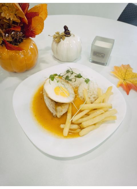 Bravčový steak s volským okom 120g, ryža, hranolky, šalát