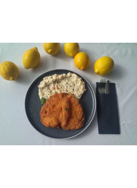 Vyprážaný kurací rezeň 150g, domáci zemiakový šalát