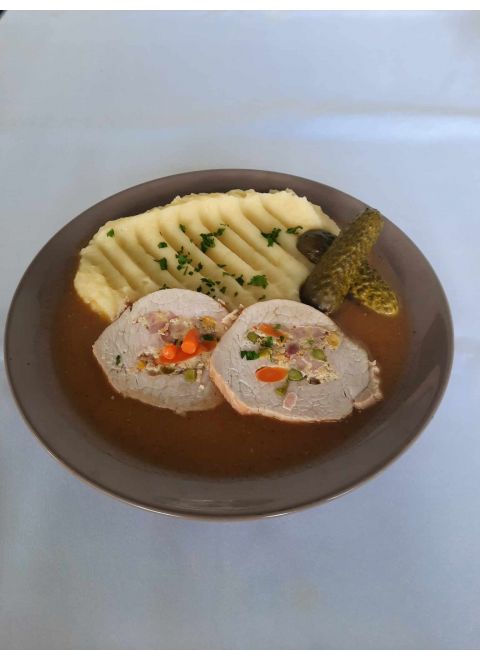 Plnené bravčové kare 150g, zemiaková kaša, kyslá uhorka