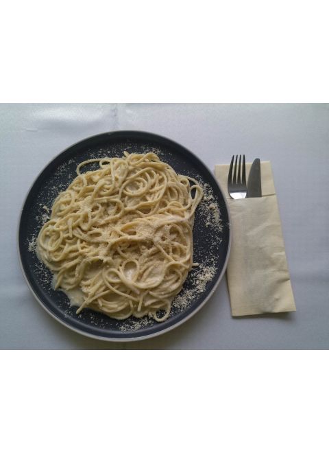 Špagety s quattro formaggi omáčkou a parmezánom