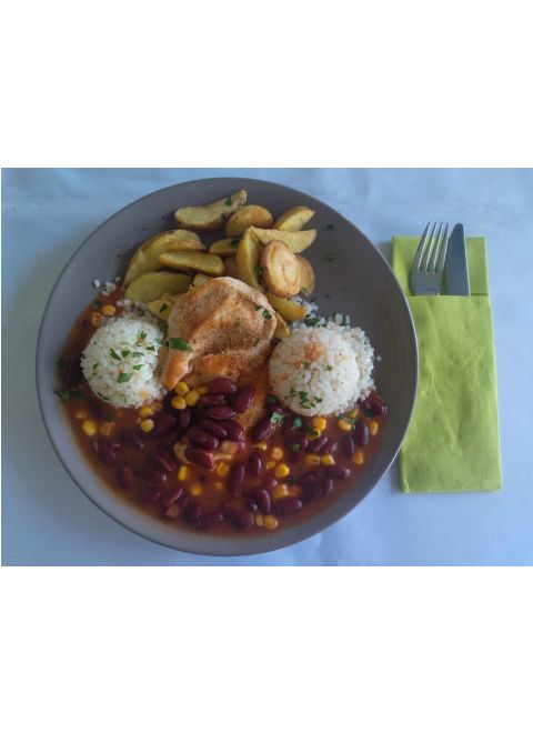 Kurací steak v mexickej omáčke 150g, 1/2 ryža, 1/2 americké zemiaky