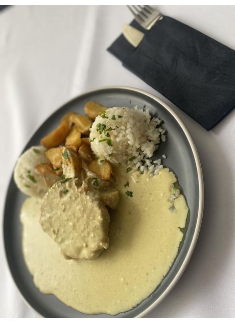 Bravčový steak na nivovej omáčke 150g, ryža, americké zemiaky