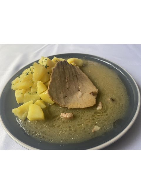 Hovädzia pečienka 150g, varené zemiaky, kyslá uhorka