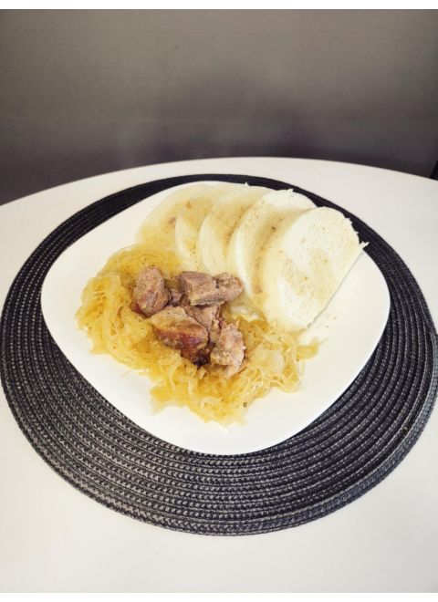 Moravský vrabec na kyslej kapuste 120g, knedľa