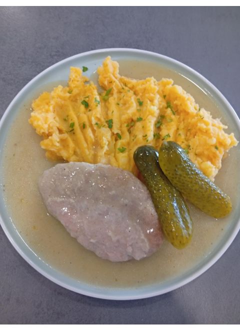 Bravčový holandský rezeň 150g, šťuchané zemiaky