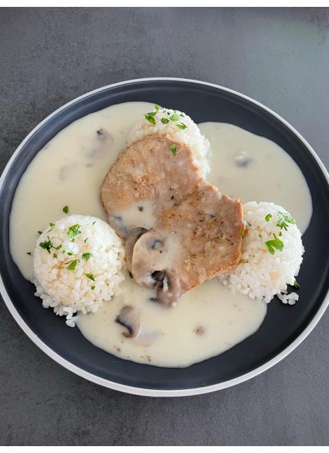 Bravčový plátok na šampiňónovej omáčke 150g, ryža