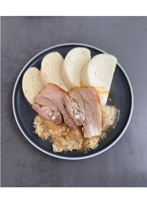 Bravčový bôčik 150g, kyslá kapusta, domáca parená knedľa
