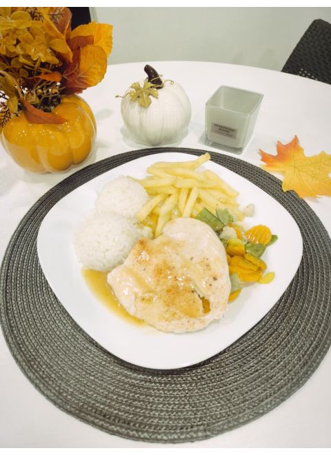 Kurací steak na prírodno 150g, ryža, hranolky, anglická zelenina