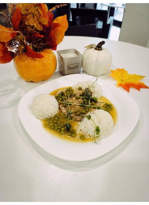 Prírodný bravčový rezeň na hrášku 150g, ryža