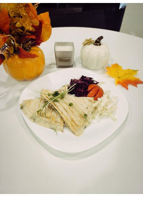 Tortila sendvič s tuniakom a šalátom