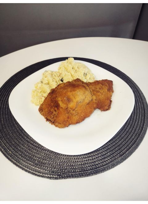 Vyprážaný bravčový rezeň 150g, zemiakový šalát