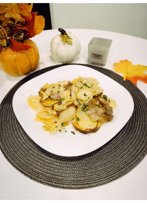 Zapekané bravčové stehno pod plátkami zemiakov