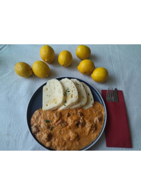 Segedínsky guláš 150g, knedľa