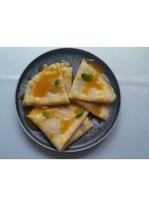 Palacinky s džemom a mangovým dipom